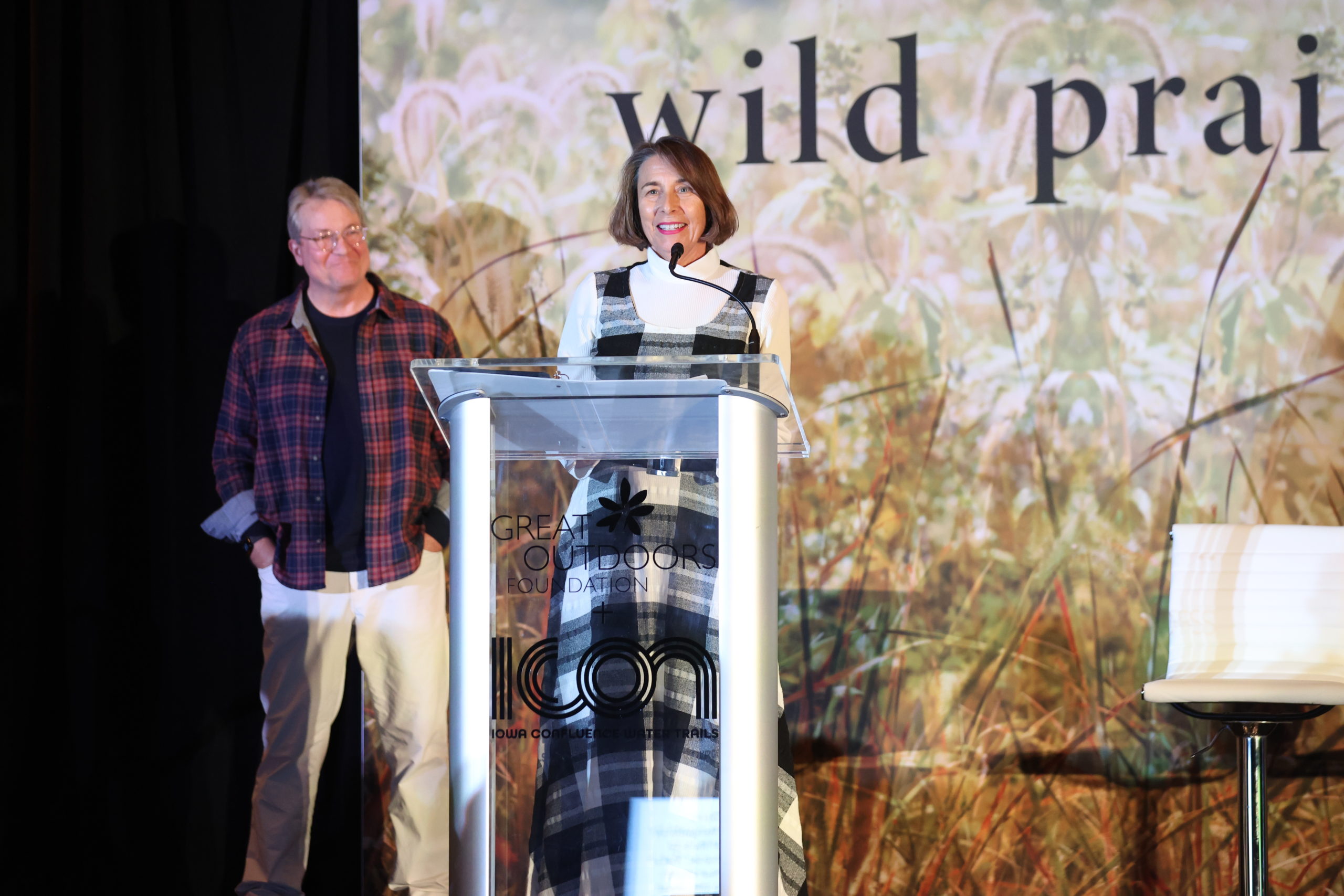 Patricia Boddy receiving an award and giving a speech