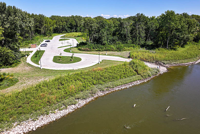 Raccoon River parking lot and boat launch